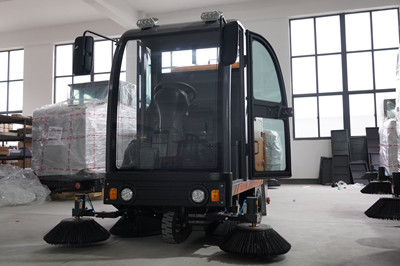 榮事達(dá)RS-CAR180 駕駛式掃地機(jī) 榮事達(dá)RS-CAR180 駕駛式掃地機(jī).jpg